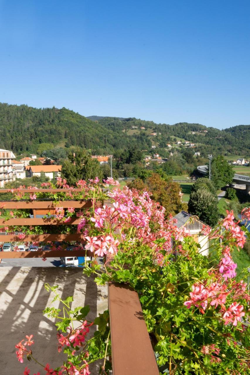 Miramonti Hotel Calizzano Bagian luar foto