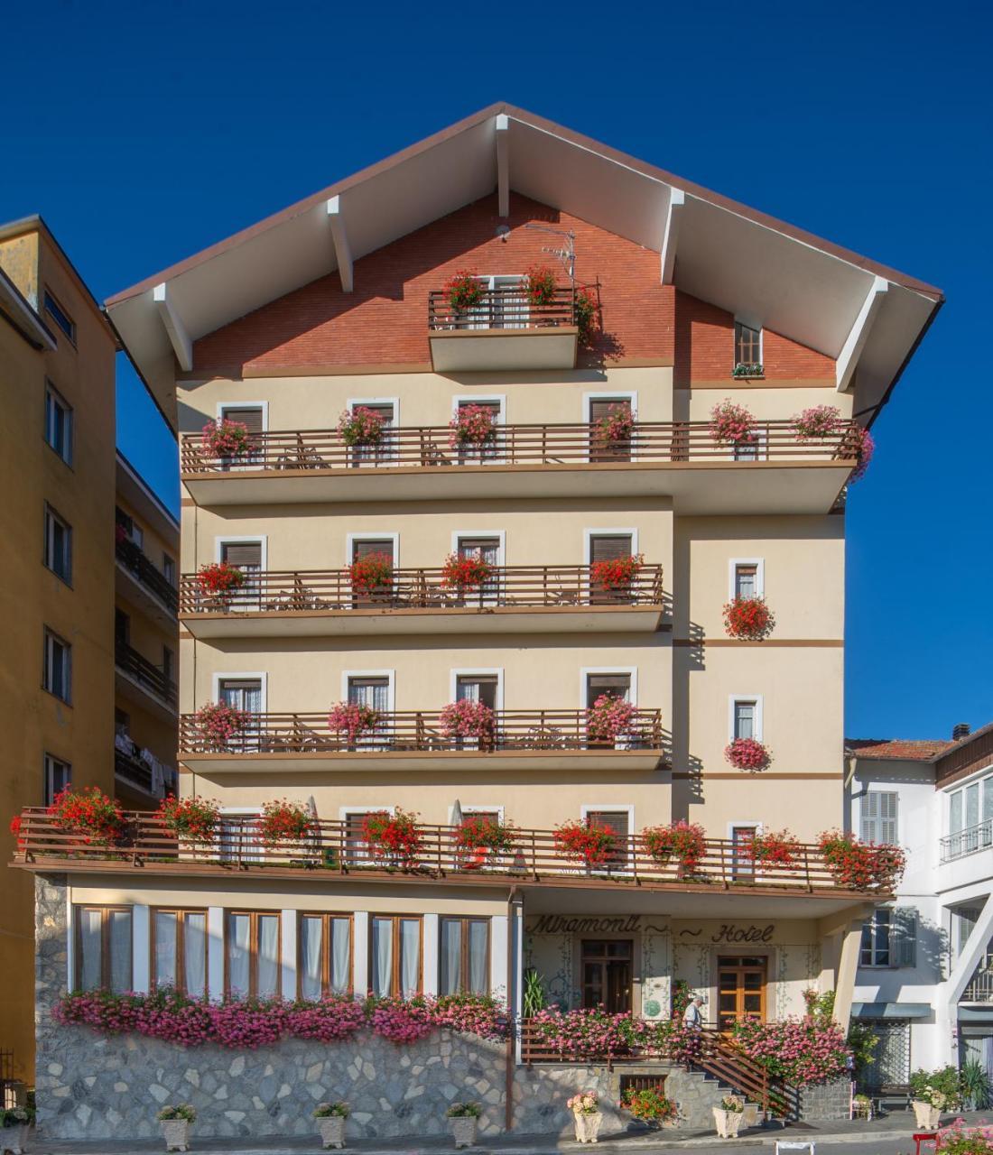 Miramonti Hotel Calizzano Bagian luar foto